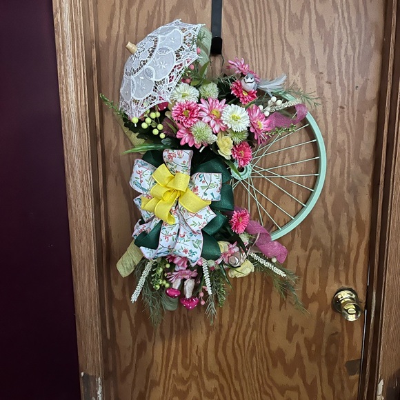 Spring spoke wreath - Picture 2 of 7